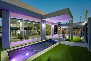Villa Blue Topaz - Oasis With Pool Hot tub Sauna