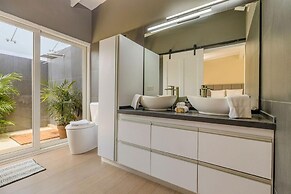 Villa Blue Topaz - Oasis With Pool Hot tub Sauna