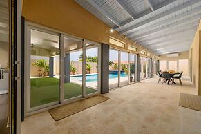 Villa Blue Topaz - Oasis With Pool Hot tub Sauna