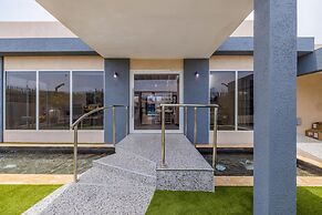 Villa Blue Topaz - Oasis With Pool Hot tub Sauna