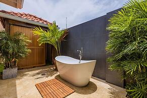 Villa Blue Topaz - Oasis With Pool Hot tub Sauna