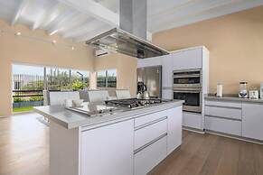 Villa Blue Topaz - Oasis With Pool Hot tub Sauna