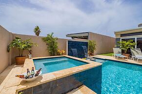 Villa Blue Topaz - Oasis With Pool Hot tub Sauna