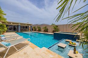 Villa Blue Topaz - Oasis With Pool Hot tub Sauna