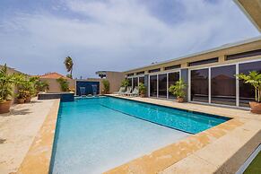 Villa Blue Topaz - Oasis With Pool Hot tub Sauna