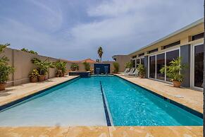 Villa Blue Topaz - Oasis With Pool Hot tub Sauna