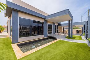 Villa Blue Topaz - Oasis With Pool Hot tub Sauna