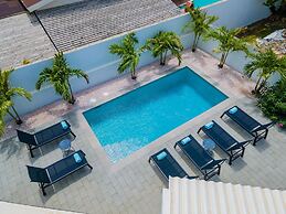 NEW Modern 3 Bedroom 10 Minute Walk to the Beach