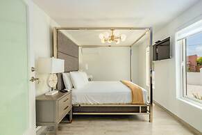 NEW Modern 3 Bedroom 10 Minute Walk to the Beach