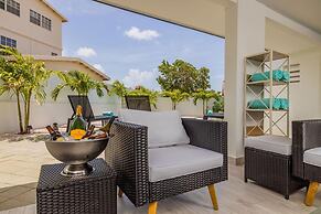 NEW Modern 3 Bedroom 10 Minute Walk to the Beach