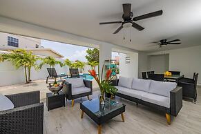 NEW Modern 3 Bedroom 10 Minute Walk to the Beach