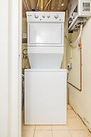 NEW Modern 3 Bedroom 10 Minute Walk to the Beach