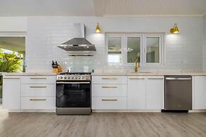 NEW Modern 3 Bedroom 10 Minute Walk to the Beach