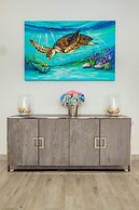 NEW Modern 3 Bedroom 10 Minute Walk to the Beach