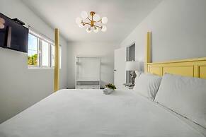 NEW Modern 3 Bedroom 10 Minute Walk to the Beach