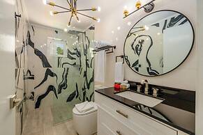 NEW Modern 3 Bedroom 10 Minute Walk to the Beach