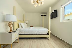 NEW Modern 3 Bedroom 10 Minute Walk to the Beach