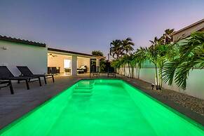 NEW Modern 3 Bedroom 10 Minute Walk to the Beach