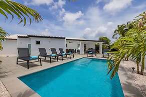 NEW Modern 3 Bedroom 10 Minute Walk to the Beach