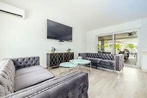 NEW Modern 3 Bedroom 10 Minute Walk to the Beach