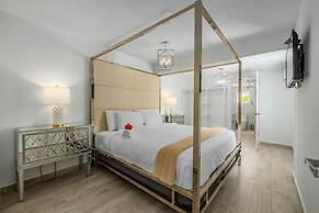 NEW Modern 3 Bedroom 10 Minute Walk to the Beach