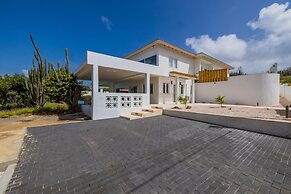 NEW Modern 2BR 2BA w Privatepool in Quiet Area