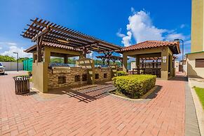 Beautiful 1BR Condo w Large Balcony in Palm Beach