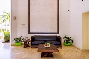 Beautiful 1BR Condo w Large Balcony in Palm Beach