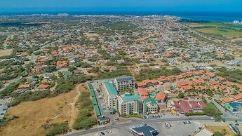 Beautiful 1BR Condo w Large Balcony in Palm Beach