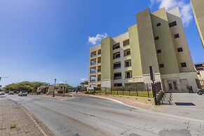 Beautiful 1BR Condo w Large Balcony in Palm Beach