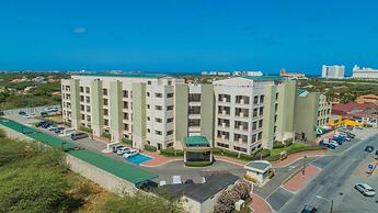 Beautiful 1BR Condo w Large Balcony in Palm Beach