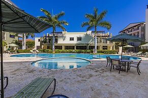 Beautiful 1BR Condo w Large Balcony in Palm Beach