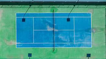 Beautiful 1BR Condo w Large Balcony in Palm Beach