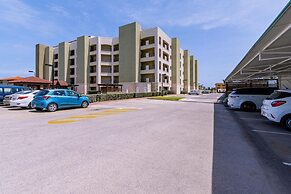 One Bedroom Ground Floor With a Pool View