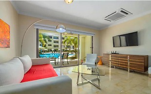 One Bedroom Ground Floor With a Pool View