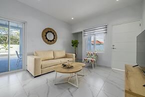 Brand New 3BR 2BA w Private Pool Near Palm Beach