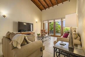 4BR Villa Short Walk to Beach in Amazing Location