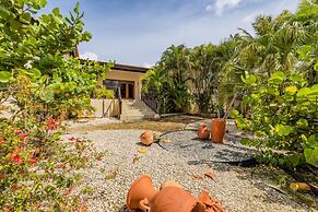 4BR Villa Short Walk to Beach in Amazing Location