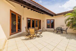 4BR Villa Short Walk to Beach in Amazing Location