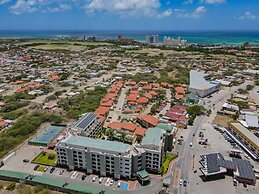 Amazing 1BR 2BA Condo Great Location w Pool GYM