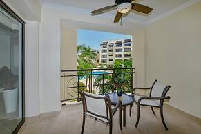 Amazing 1BR 2BA Condo Great Location w Pool GYM