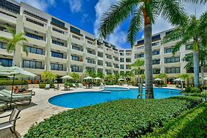 Amazing 1BR 2BA Condo Great Location w Pool GYM