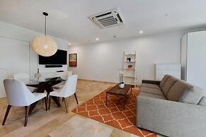 Amazing 1BR 2BA Condo Great Location w Pool GYM