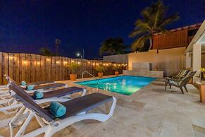3BR Privatepool - Outdoor Dining - Great Location
