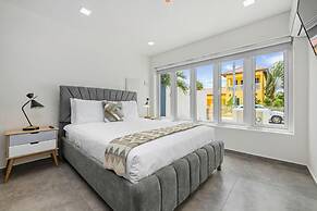 NEW 6 Bedroom Villa 2min Eagle Beach Palm Beach