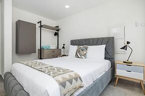 NEW 6 Bedroom Villa 2min Eagle Beach Palm Beach