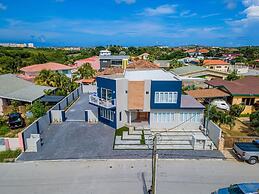NEW 6 Bedroom Villa 2min Eagle Beach Palm Beach