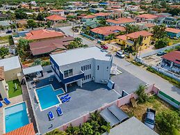 NEW 6 Bedroom Villa 2min Eagle Beach Palm Beach