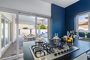 NEW 6 Bedroom Villa 2min Eagle Beach Palm Beach