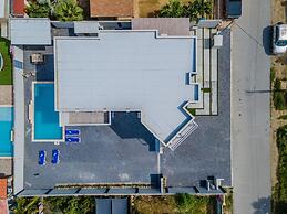 NEW 6 Bedroom Villa 2min Eagle Beach Palm Beach